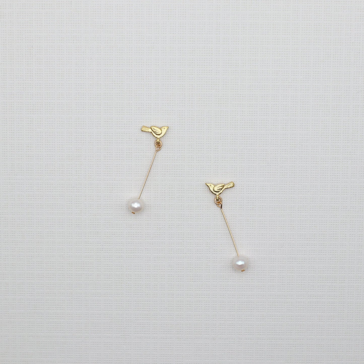 MINI BIRDIE SWING EARRINGS - GOLD