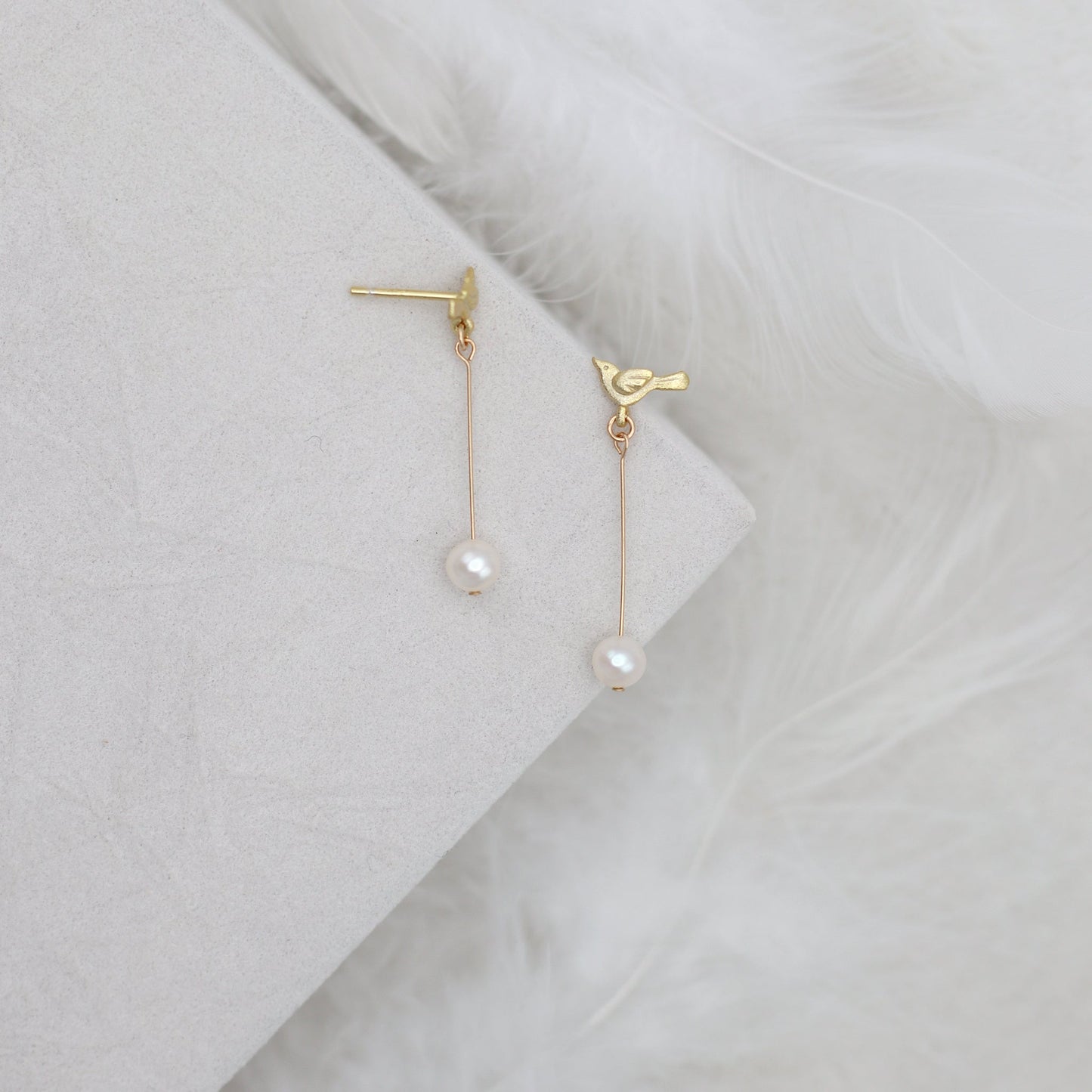 MINI BIRDIE SWING EARRINGS - GOLD