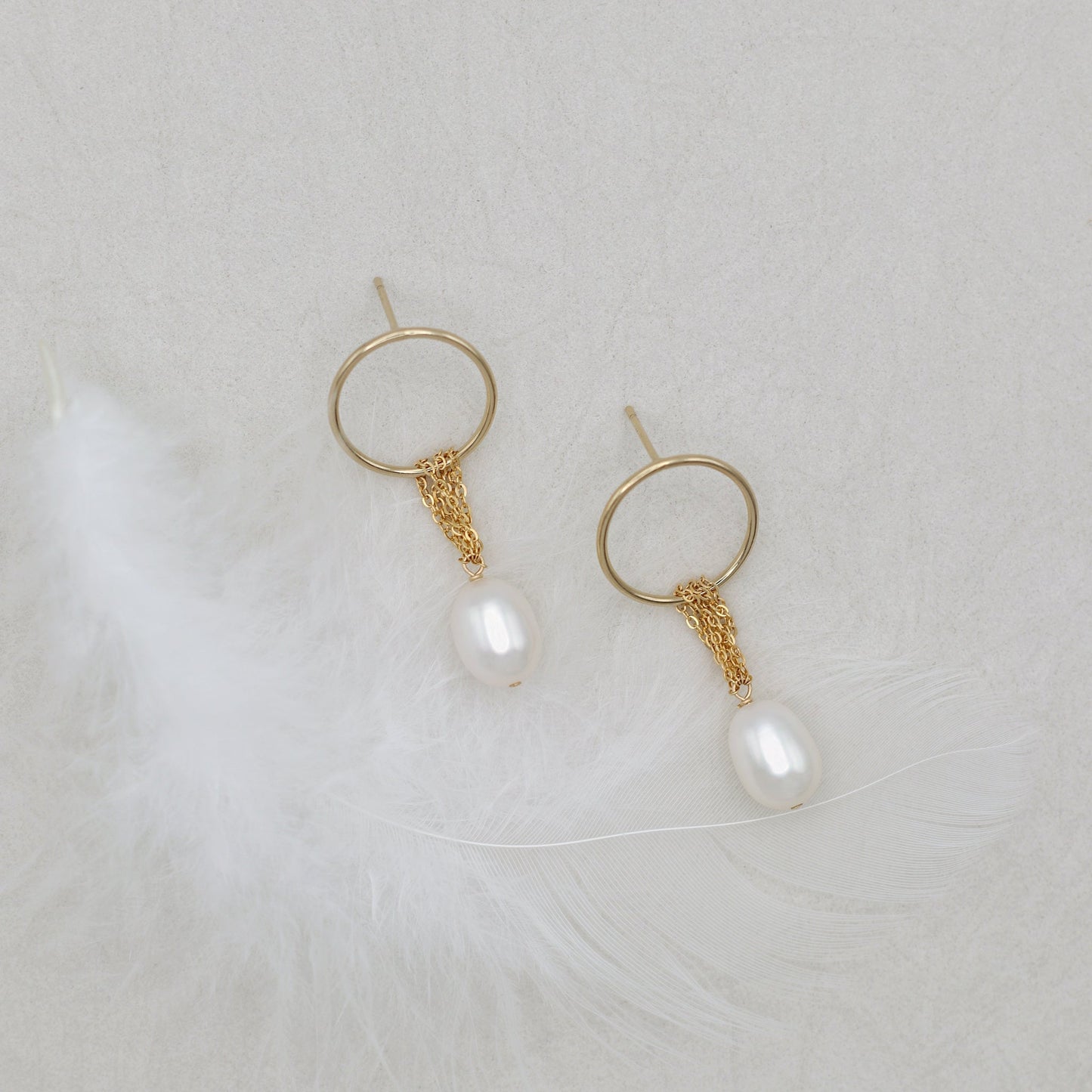 HALO PEARL CHARM EARRINGS - GOLD