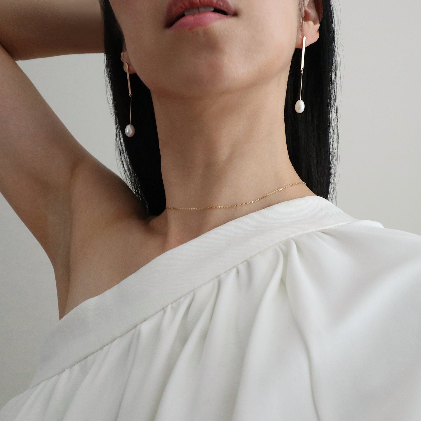 PENDULUM PEARL EARRINGS - GOLD