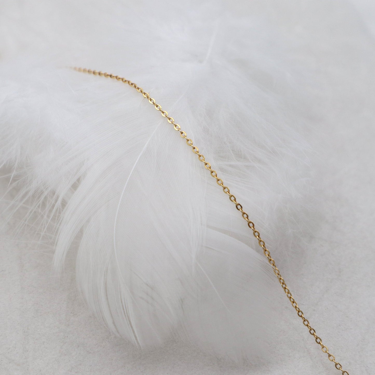 FEATHERWEIGHT LONG NECKLACE - GOLD