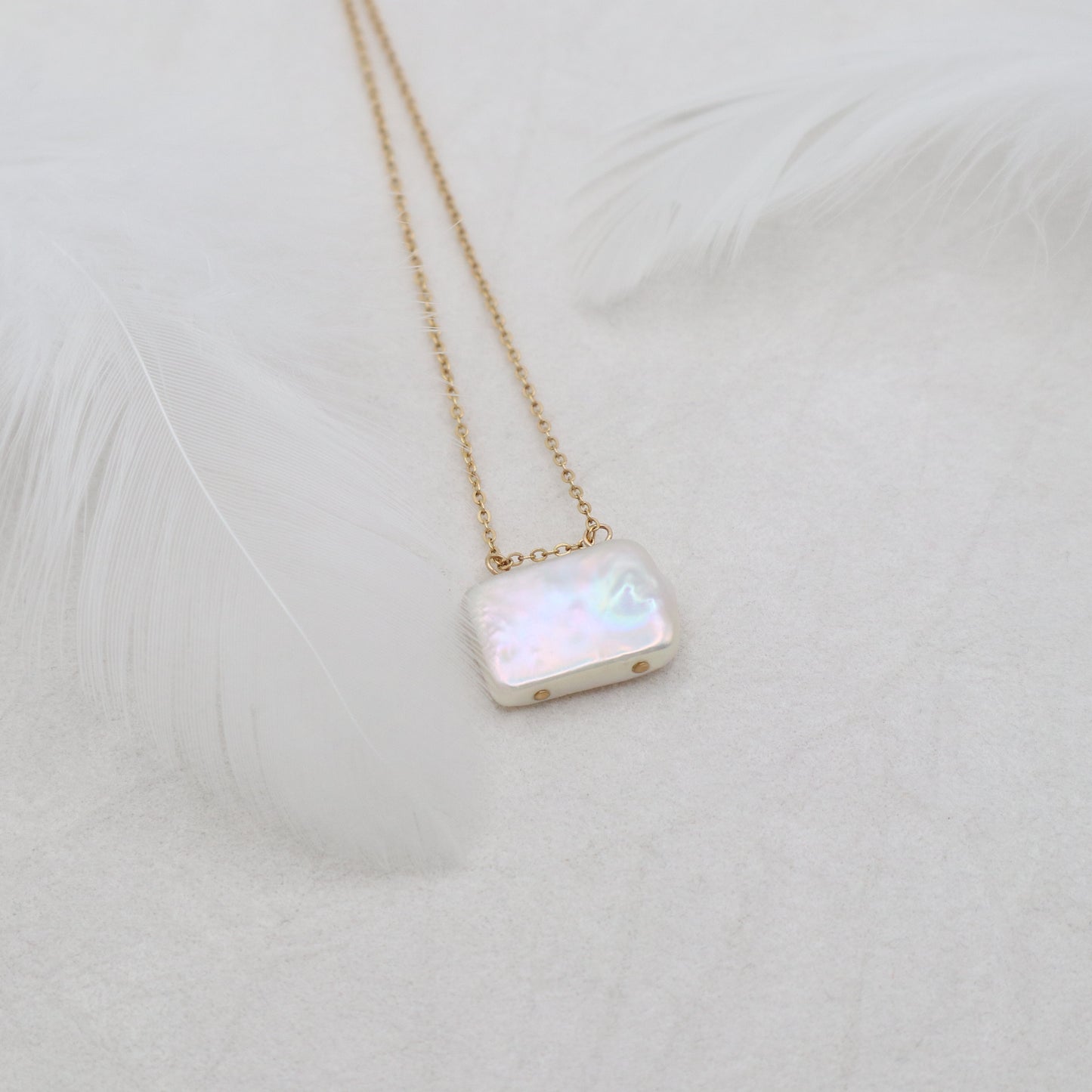 RECTANGULAR PEARL NECKLACE - GOLD