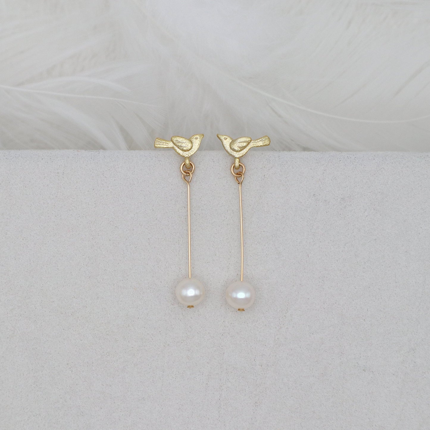 MINI BIRDIE SWING EARRINGS - GOLD