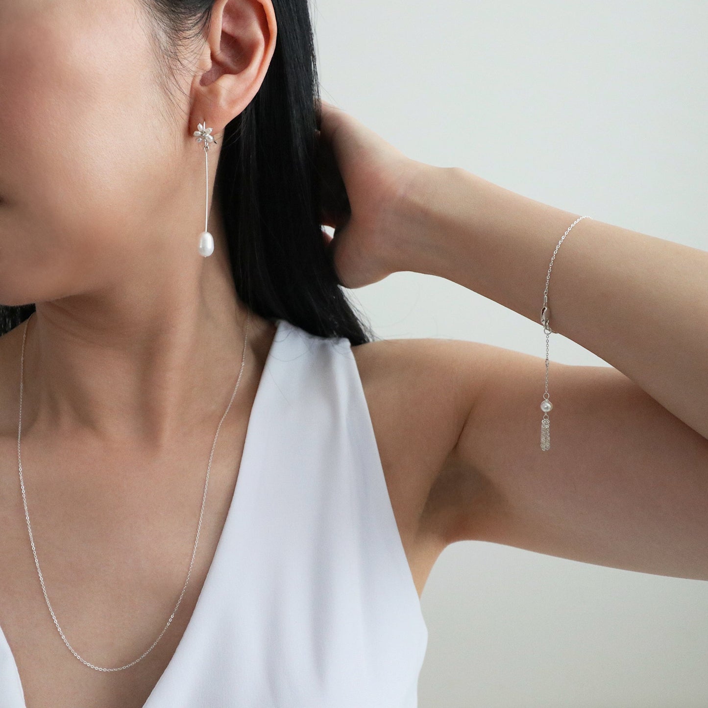 FEATHERWEIGHT LONG NECKLACE - SILVER